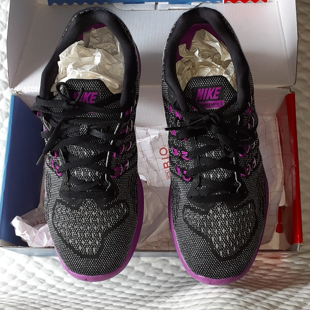 NIKE BETTER WORLD WOMEN'S SNEAKERS - Picture 1 of 7